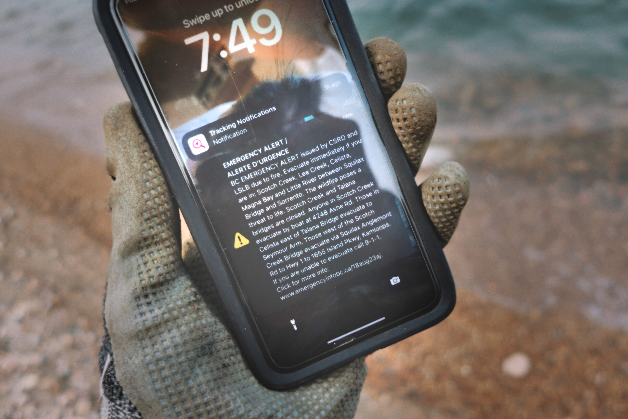 Wildfire evacuation alert on a phone